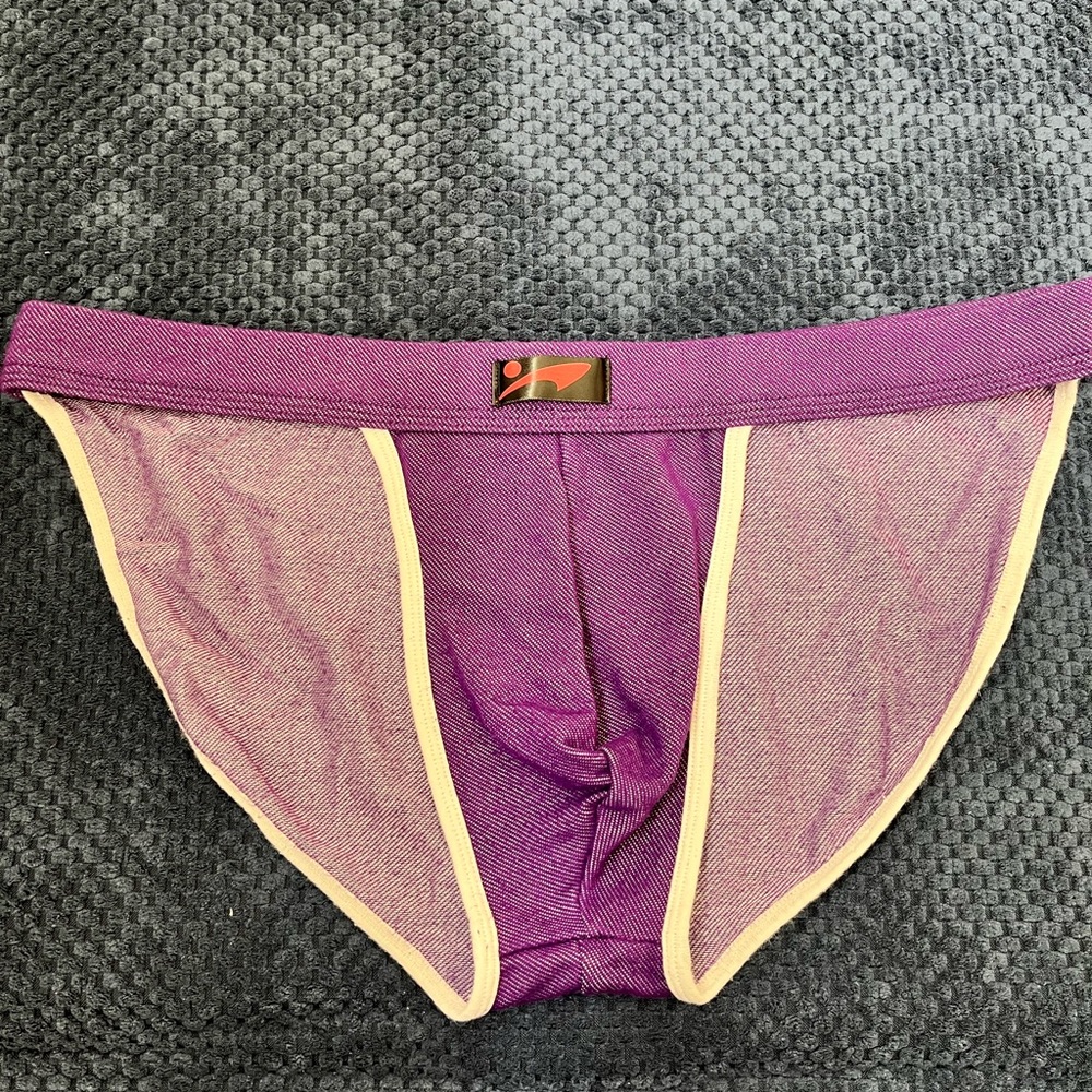 Men’s bikini briefs.